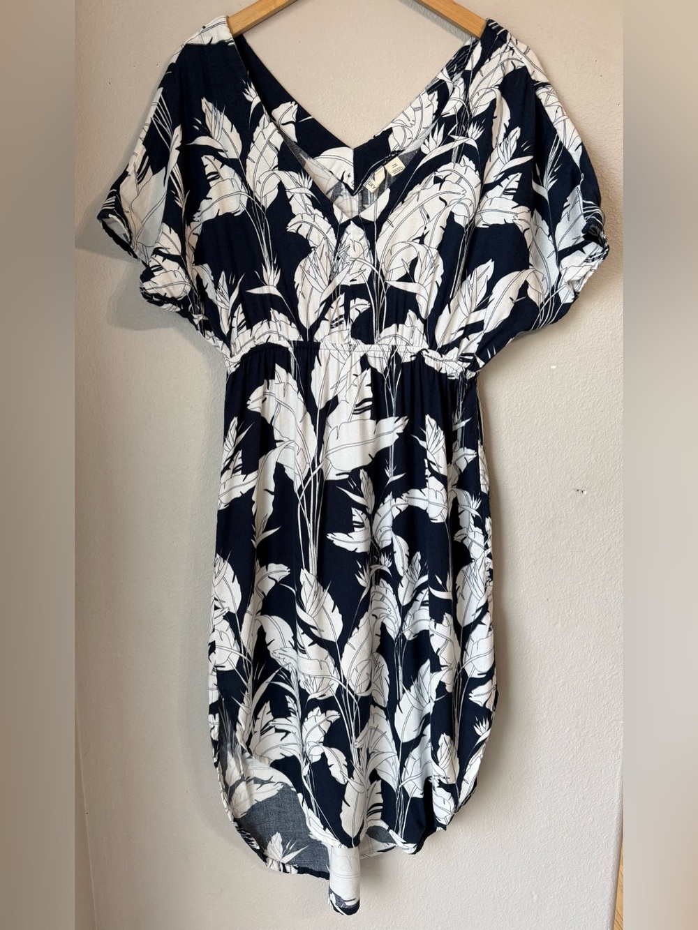 Roxy Flamingo Shades Navy Blue & White V-Neck Dress Women’s Size Medium